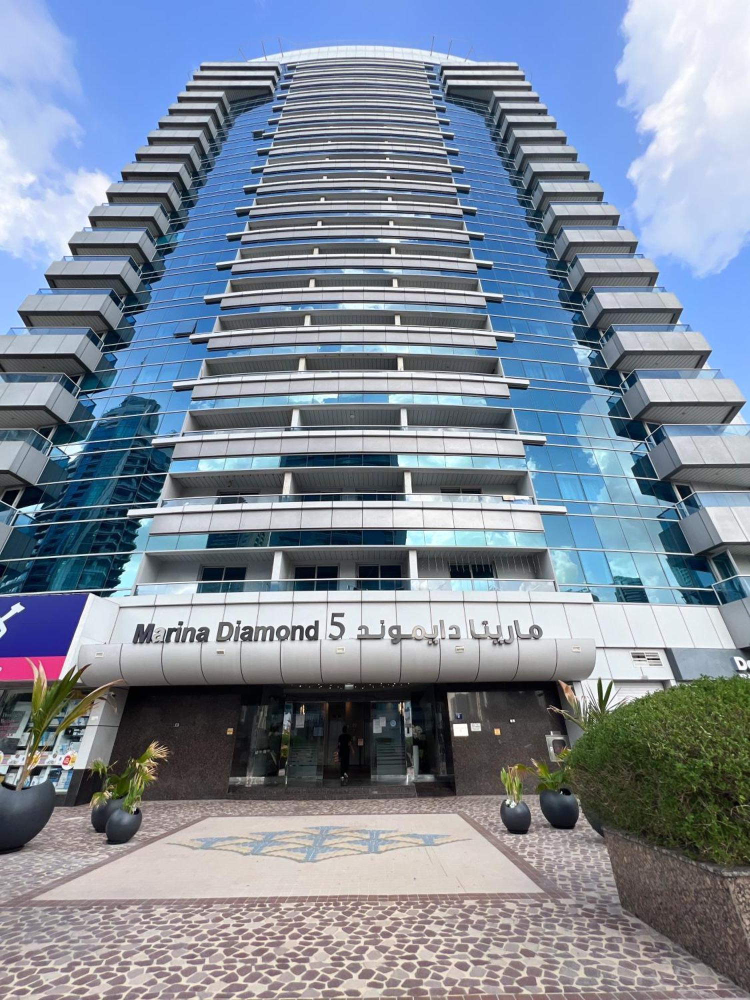 Spacious 2 Bed At Marina High Floor *