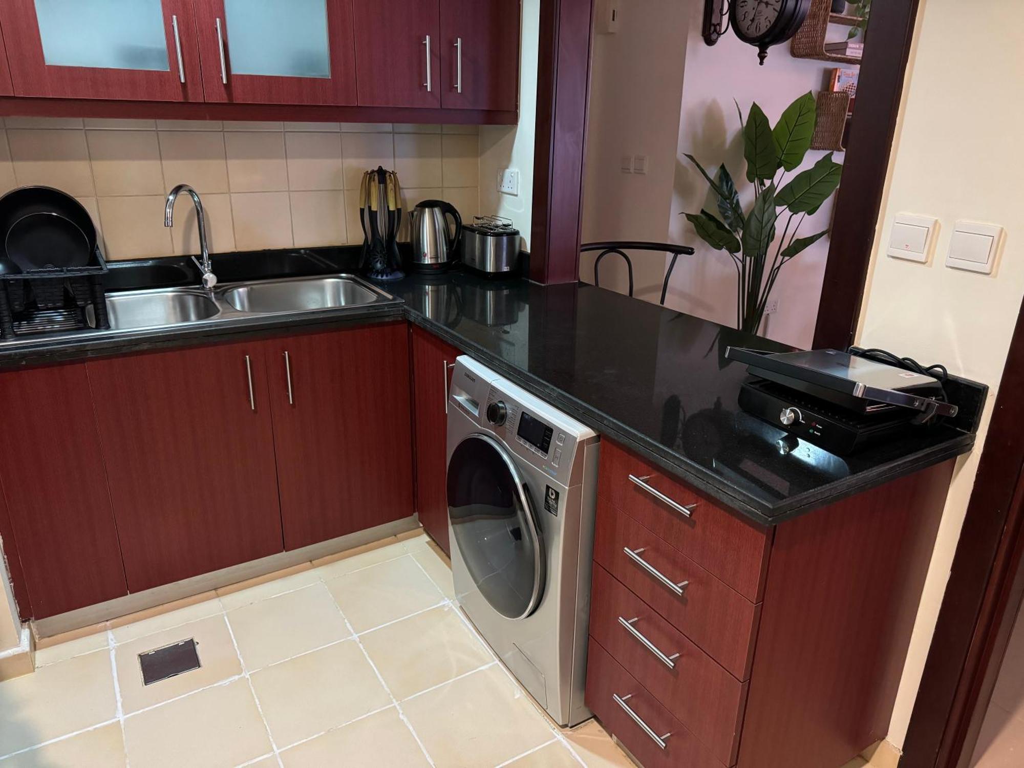 Marina Jasmine - Luxury - Jumeirah Beach Hostel *