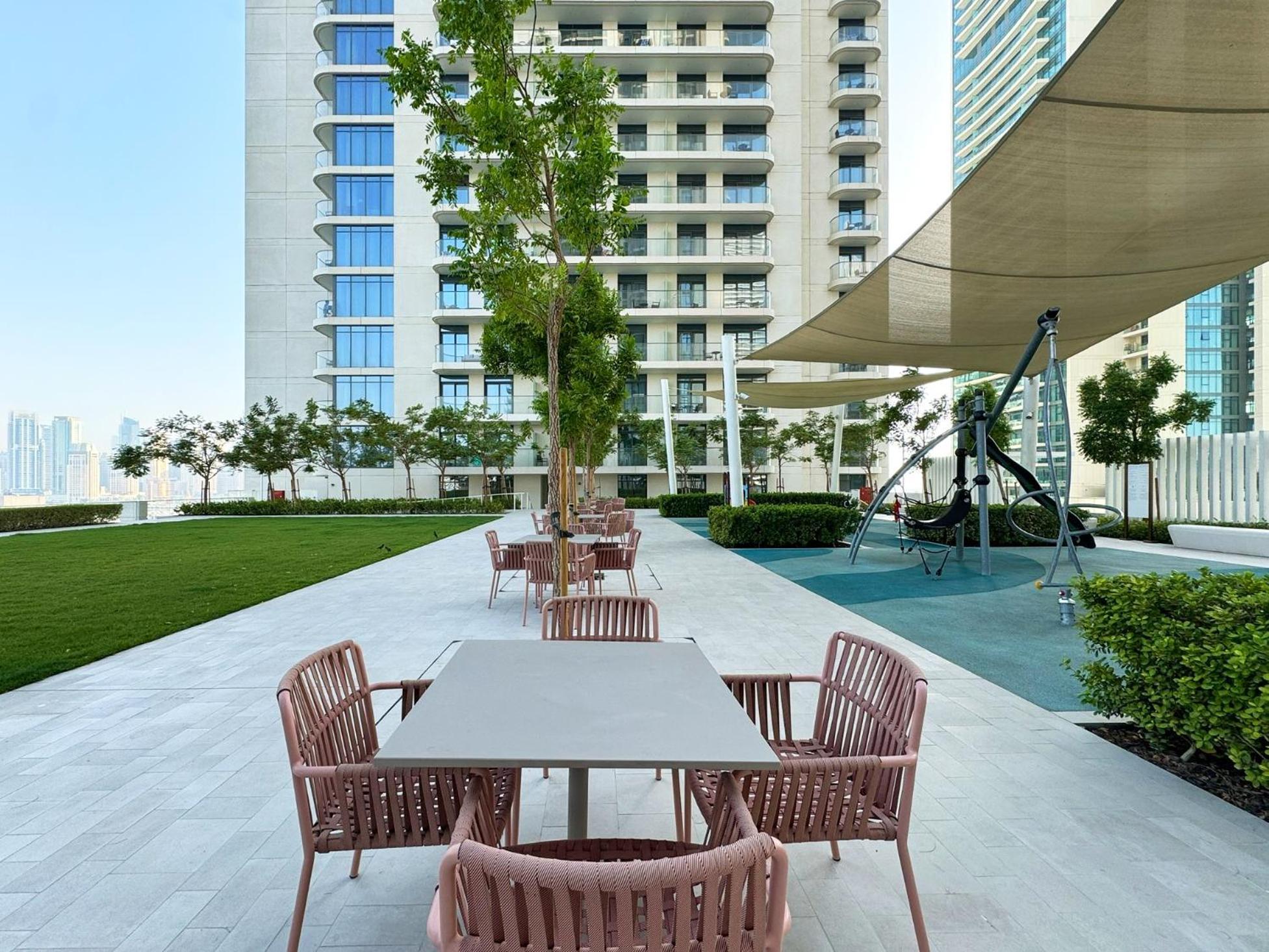 2br Beachfront With Stunning Marina View Apartment