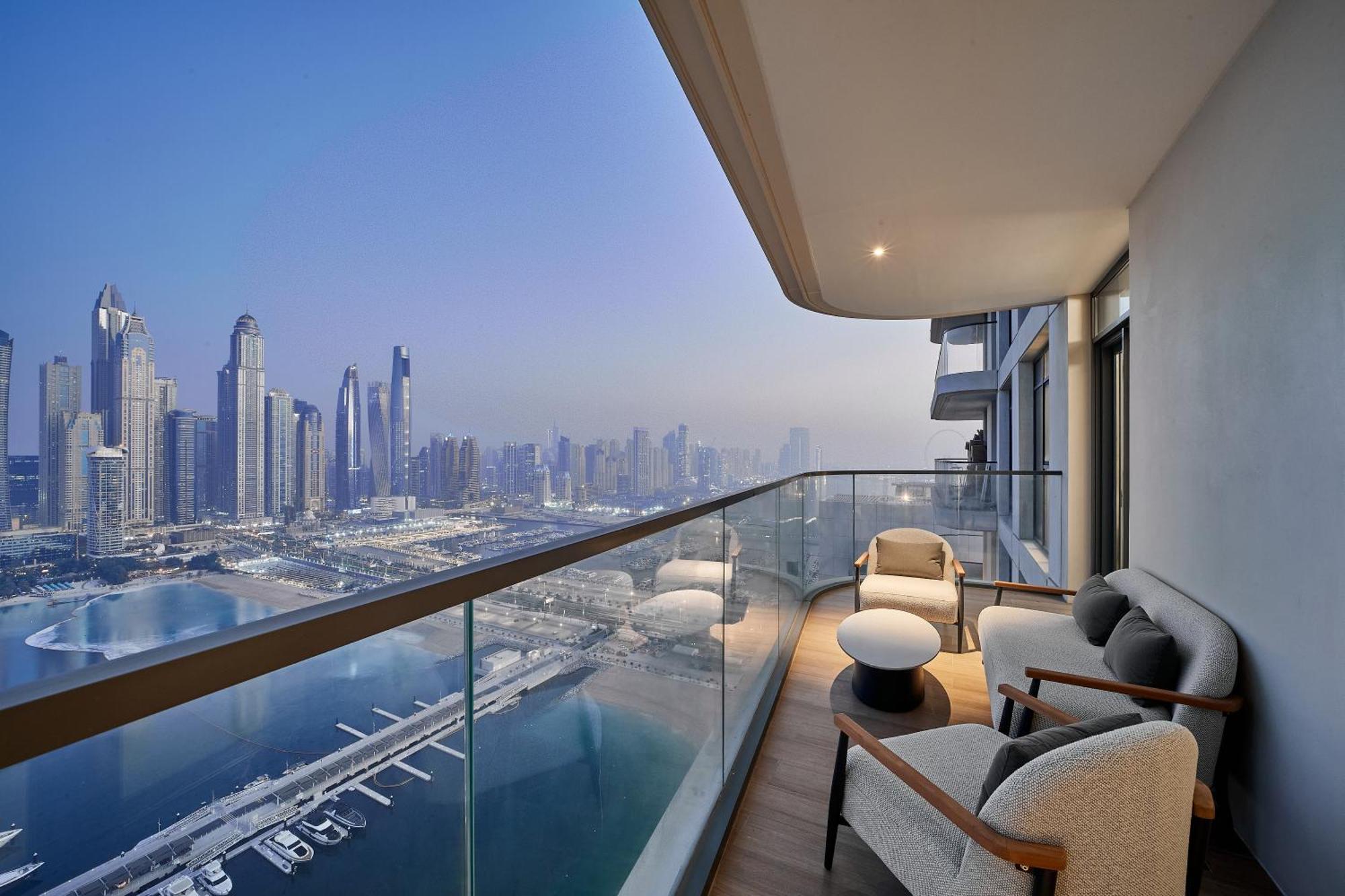 2br Beachfront With Stunning Marina View *