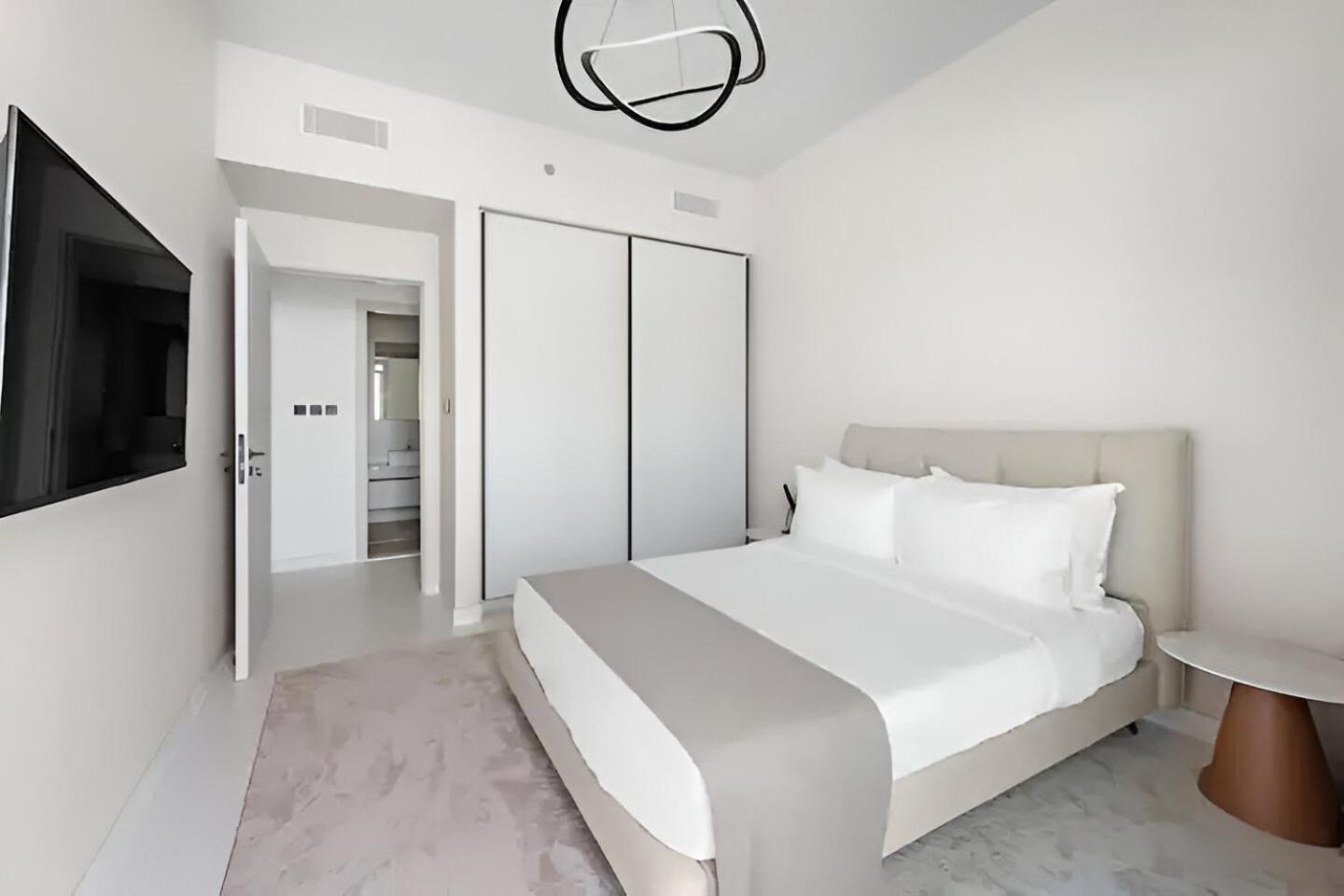 2br Beachfront With Stunning Marina View *