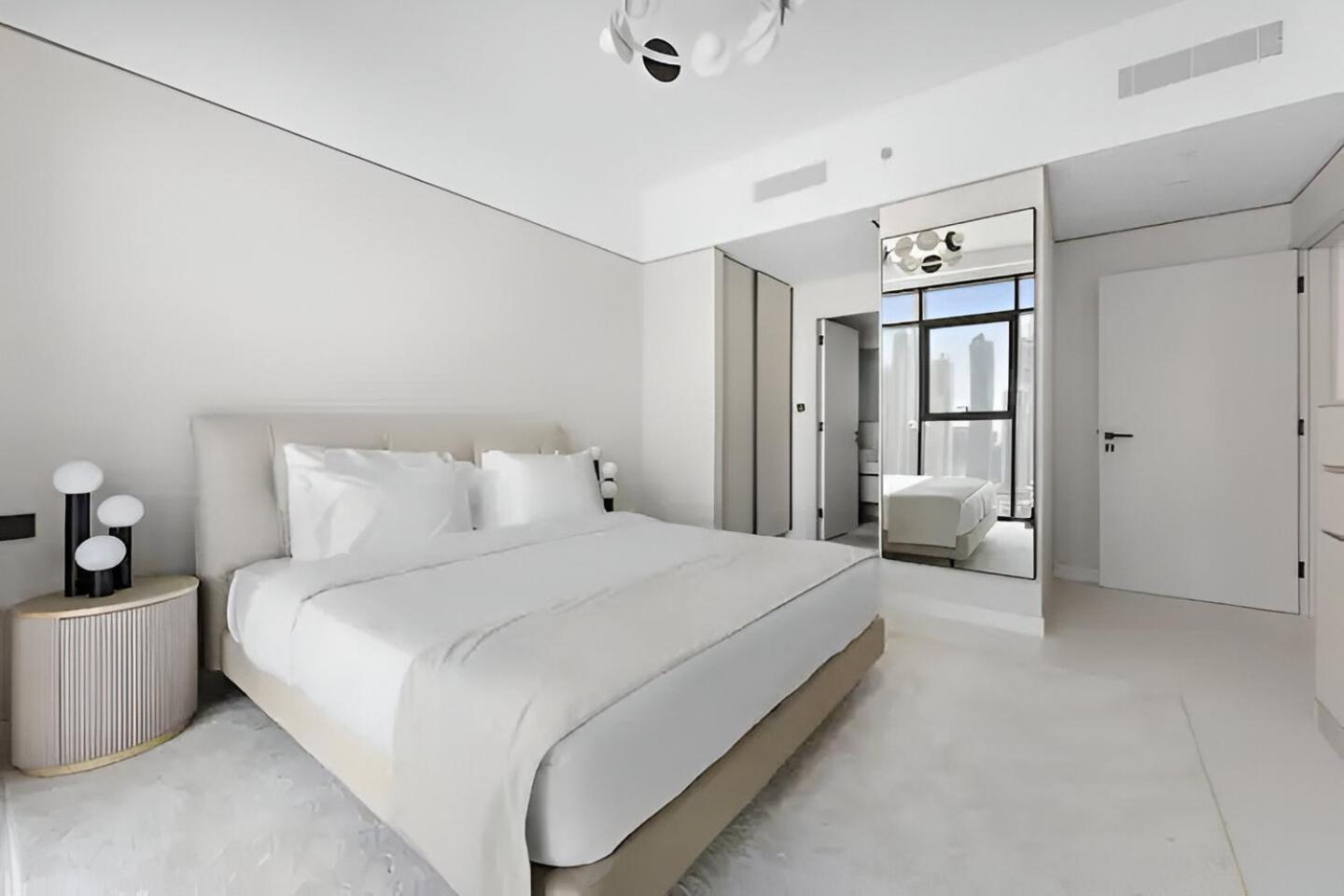 2br Beachfront With Stunning Marina View Dubai