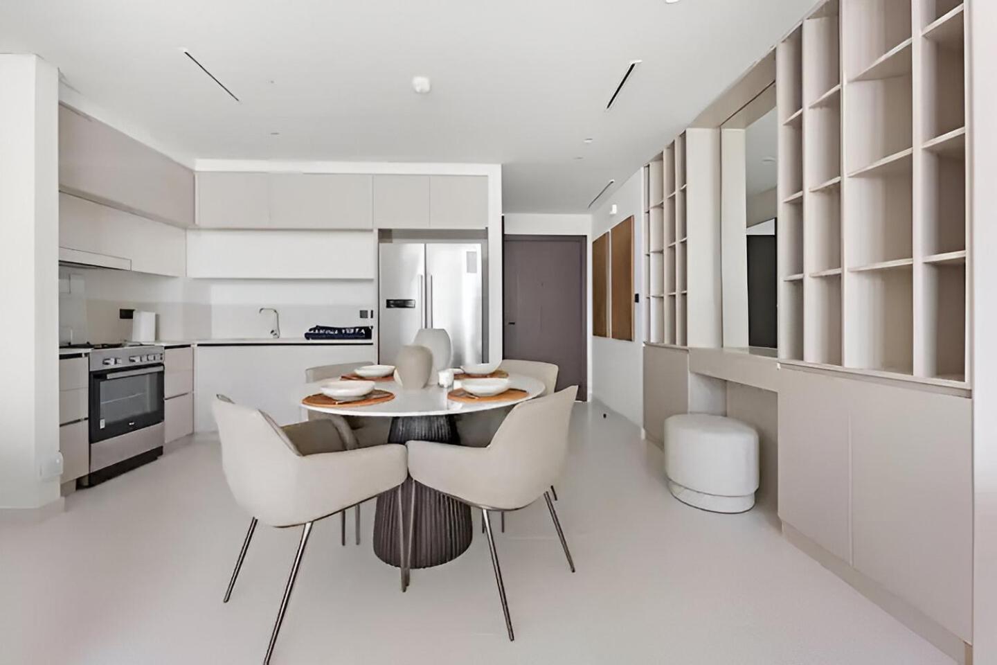 2br Beachfront With Stunning Marina View Dubai