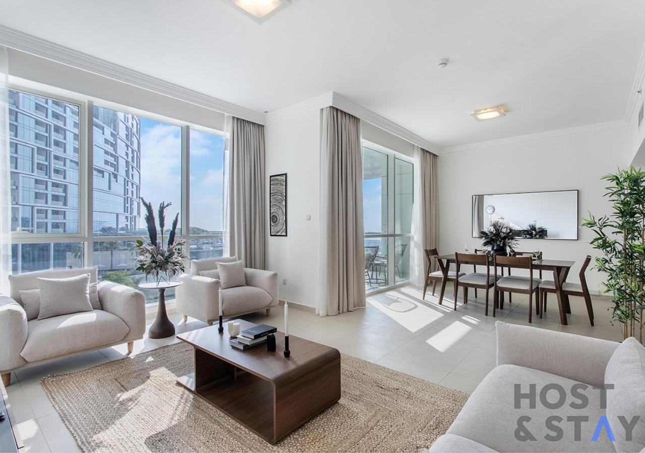 Elegant Beachfront Living At Al Bateen Apartment