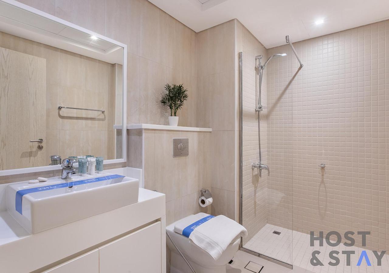 Elegant Beachfront Living At Al Bateen Dubai