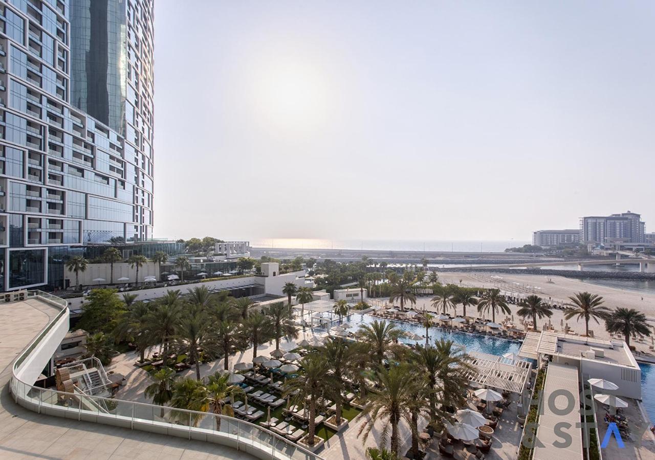 Elegant Beachfront Living At Al Bateen