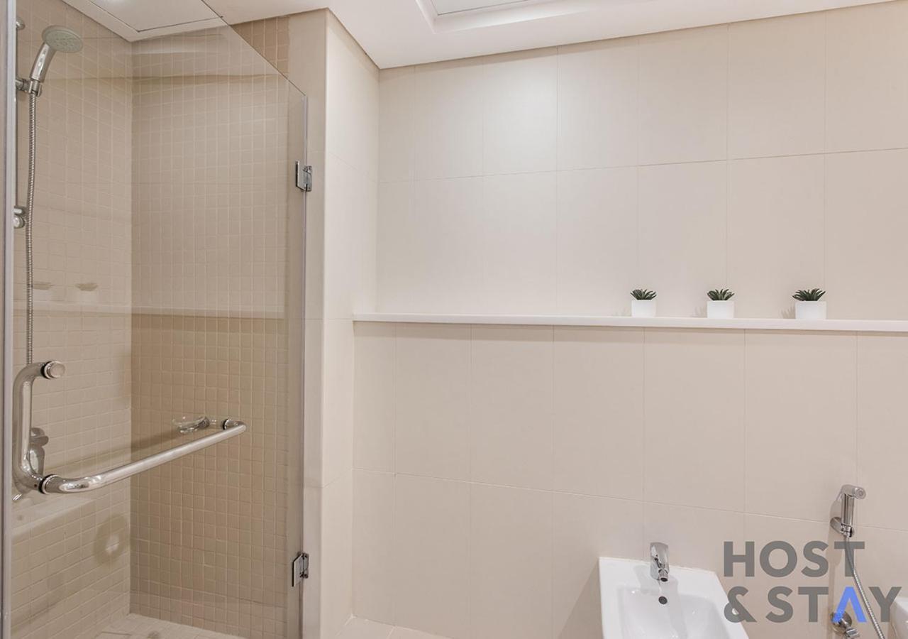 Apartment Elegant Beachfront Living At Al Bateen *