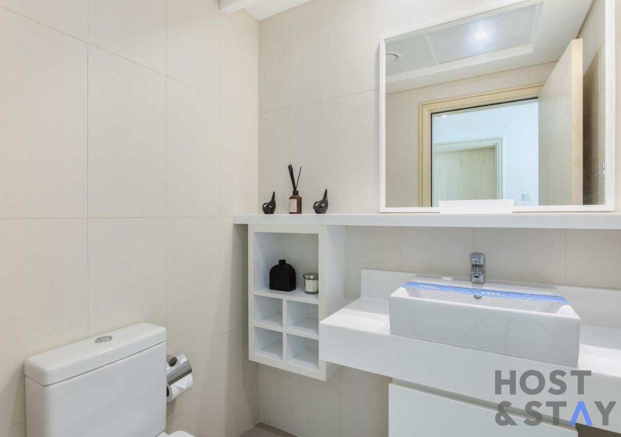 Apartment Elegant Beachfront Living At Al Bateen Dubai