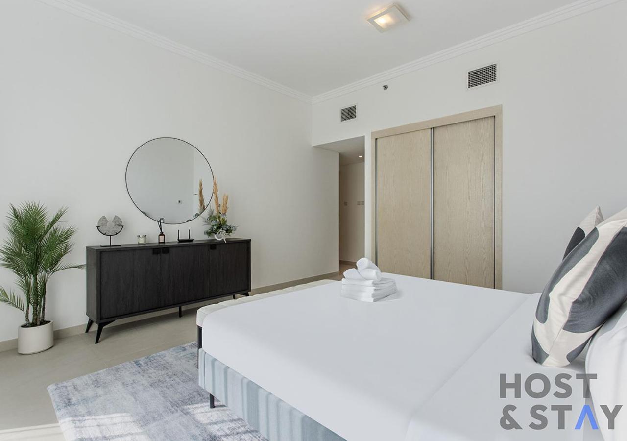 Elegant Beachfront Living At Al Bateen Apartment
