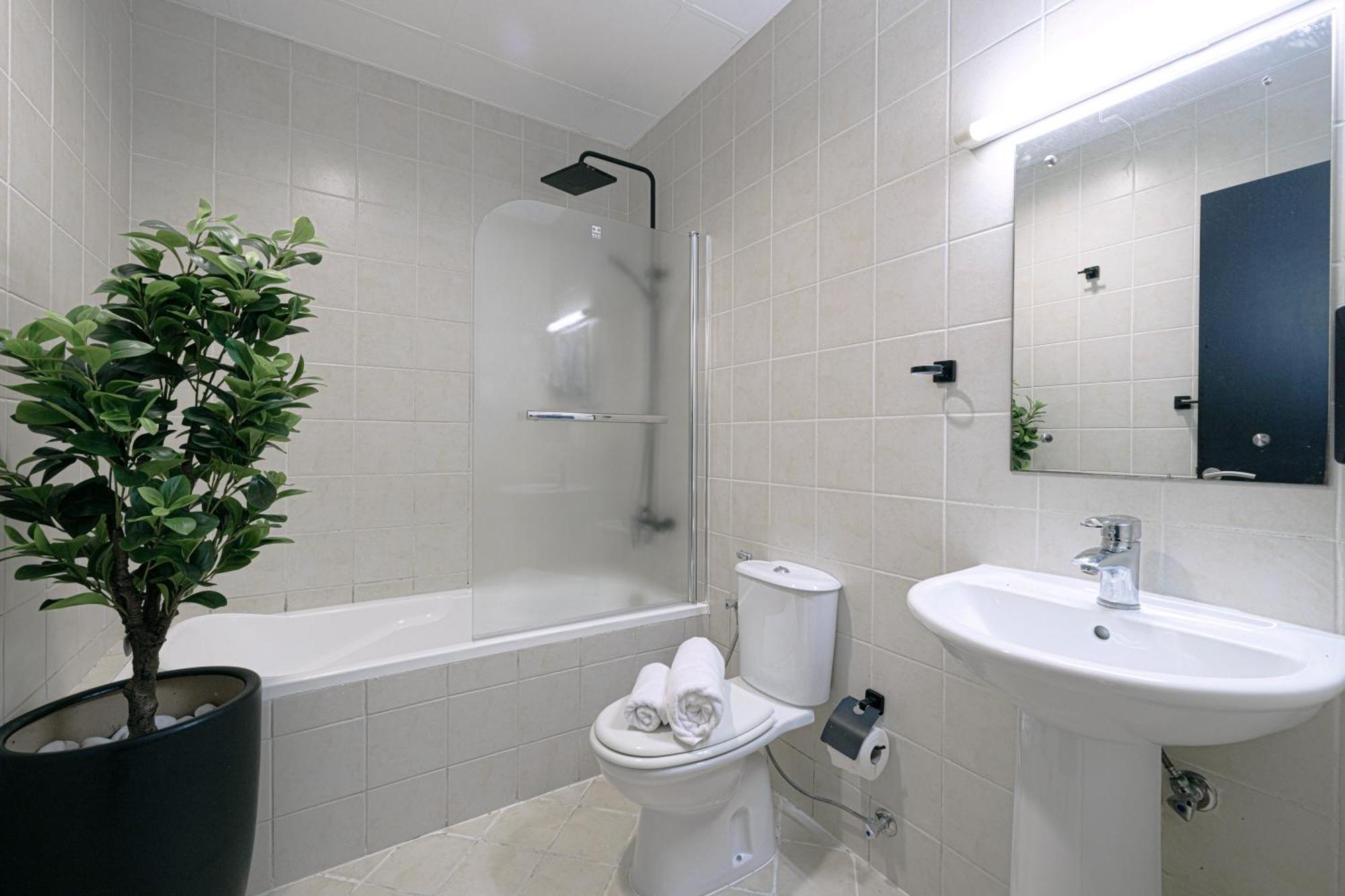 A Marina Luxe Retreat Daire Dubai