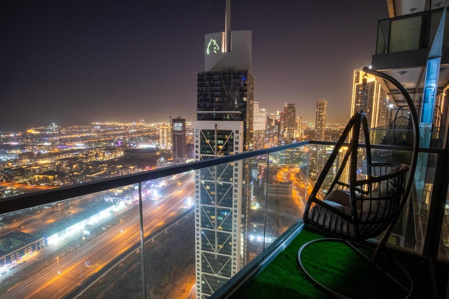 5 Star With Burj View Infinity Pool And Gym