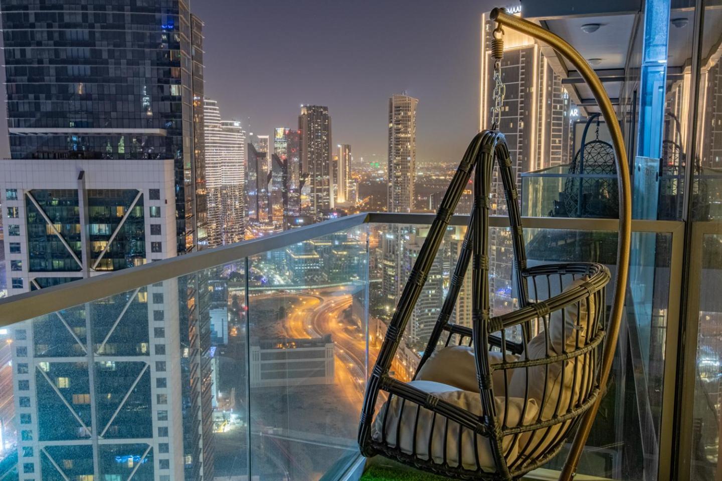 Apartment 5 Star With Burj View Infinity Pool And Gym Dubai