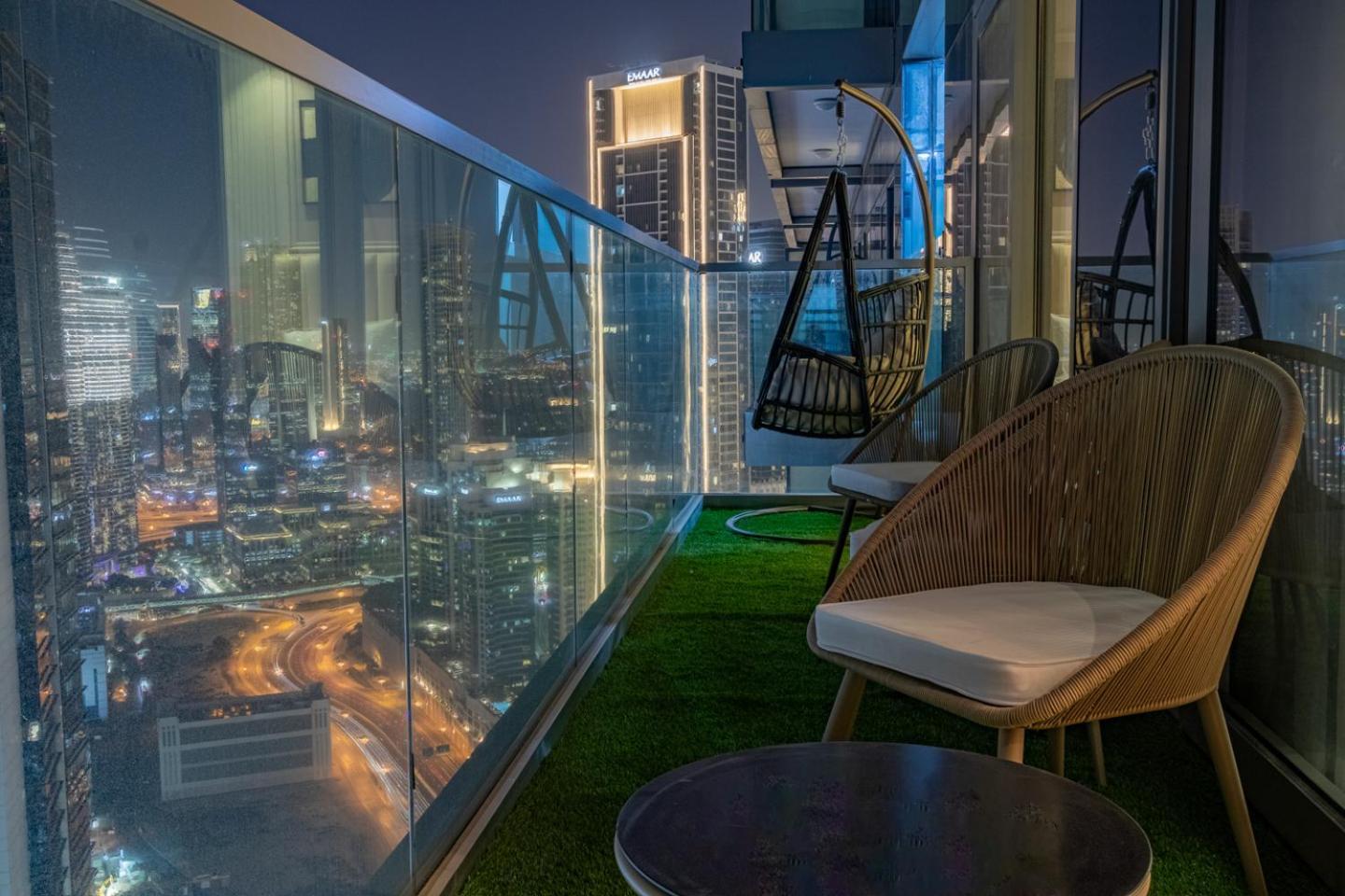 5 Star With Burj View Infinity Pool And Gym * Dubai