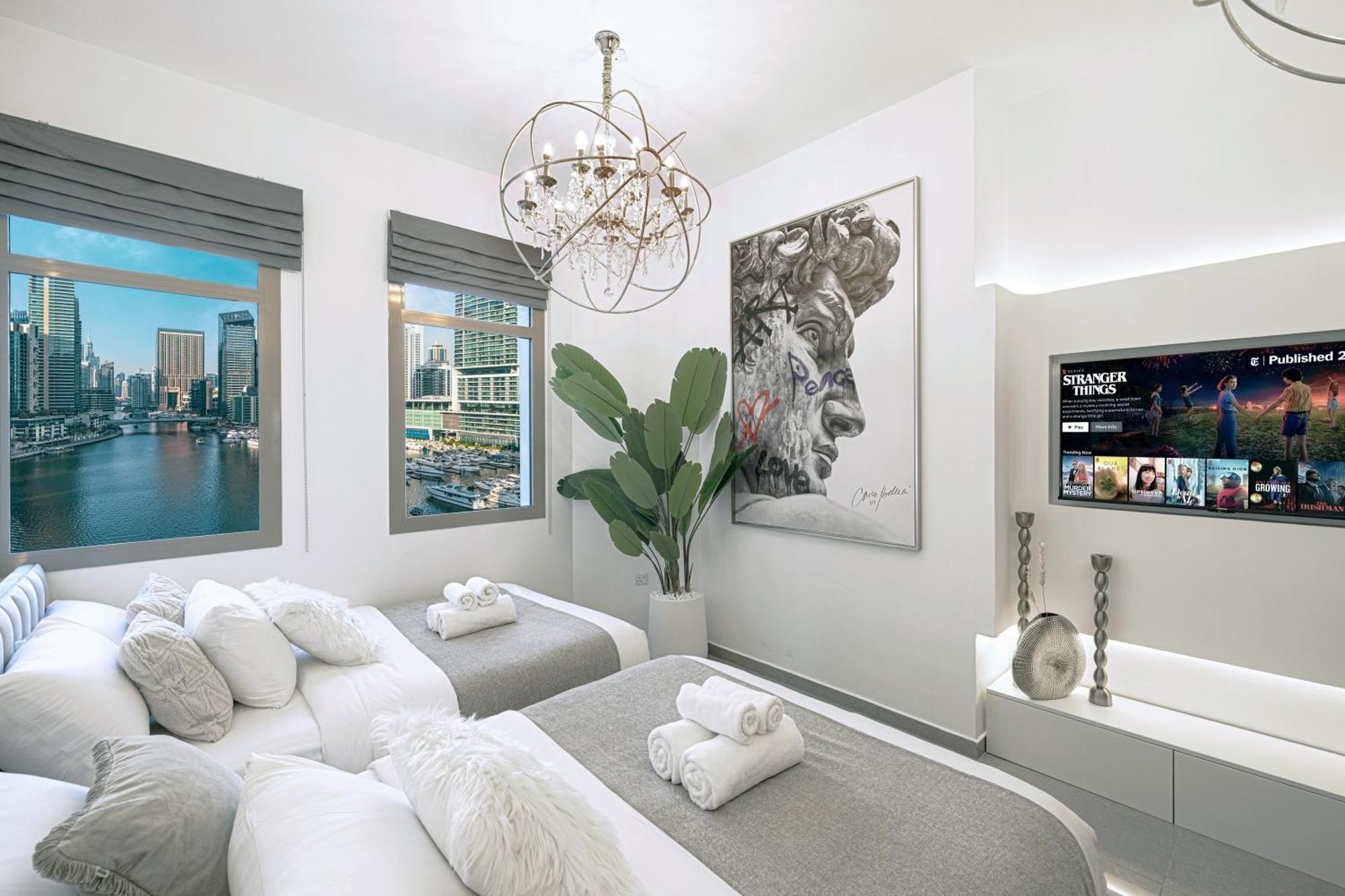 A Marina Luxe Retreat Daire Dubai