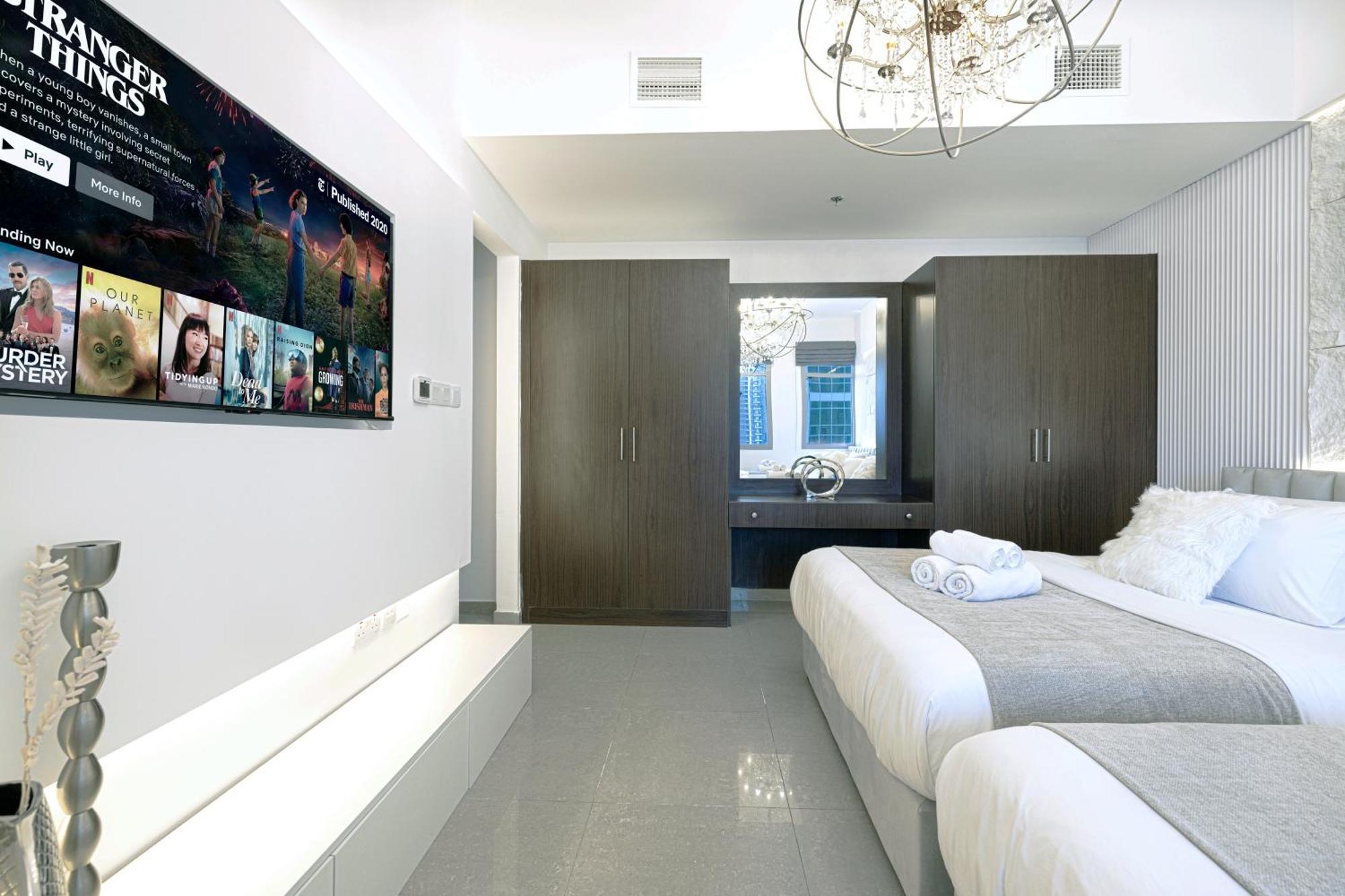 A Marina Luxe Retreat Daire