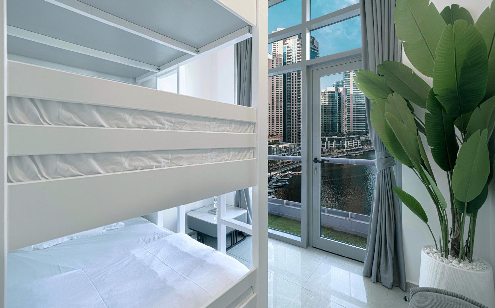 A Marina Luxe Retreat Daire Dubai