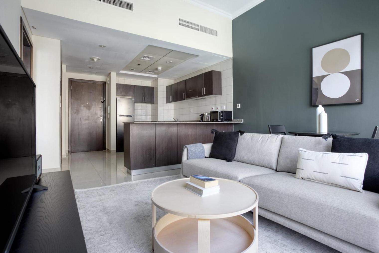 Blueground Bay Pool Gym Balcony Dxb-853 Apartment Dubai