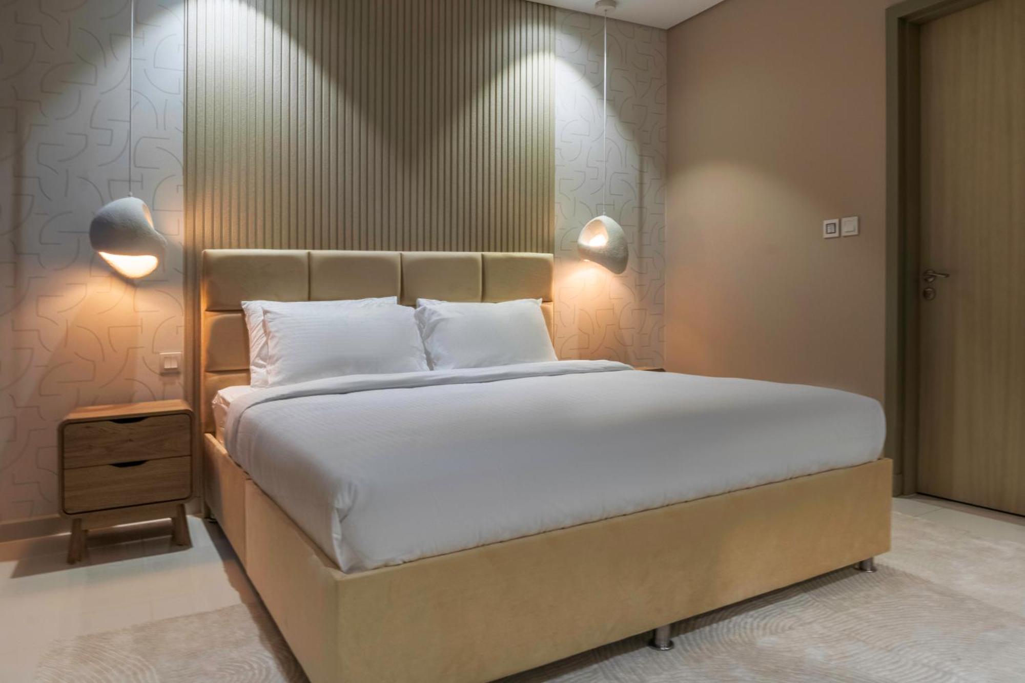 5 Star With Burj View Infinity Pool And Gym * Dubai