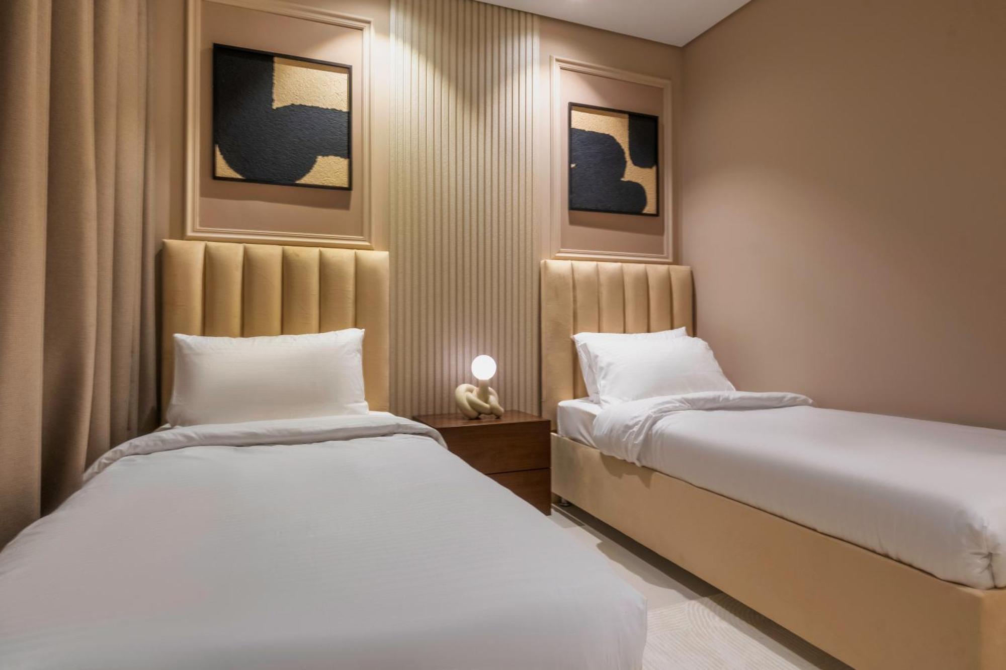 5 Star With Burj View Infinity Pool And Gym