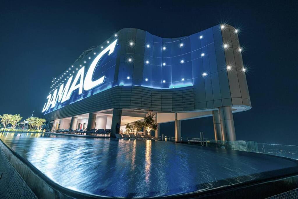 5 Star With Burj View Infinity Pool And Gym *