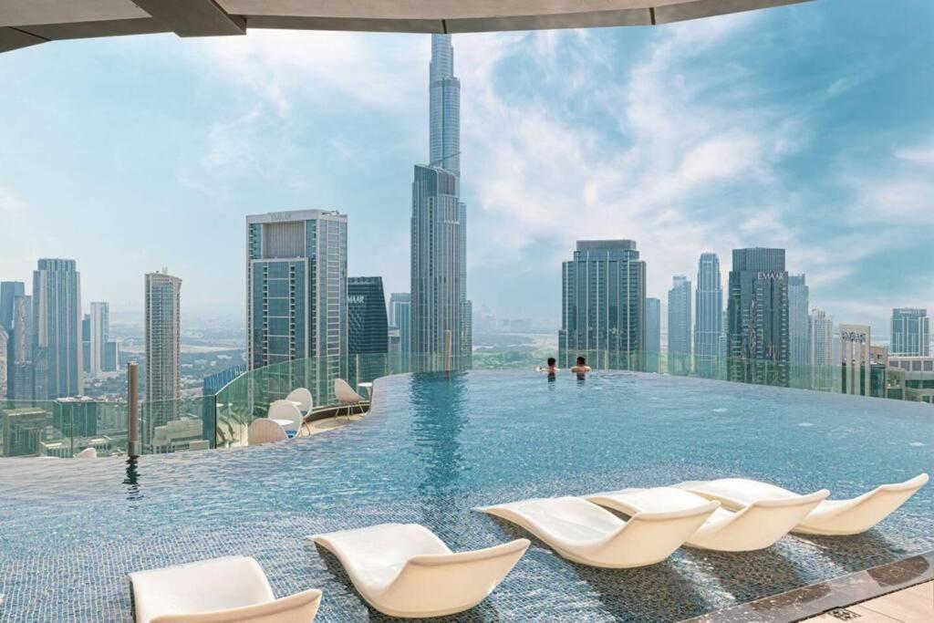 5 Star With Burj View Infinity Pool And Gym Apartment