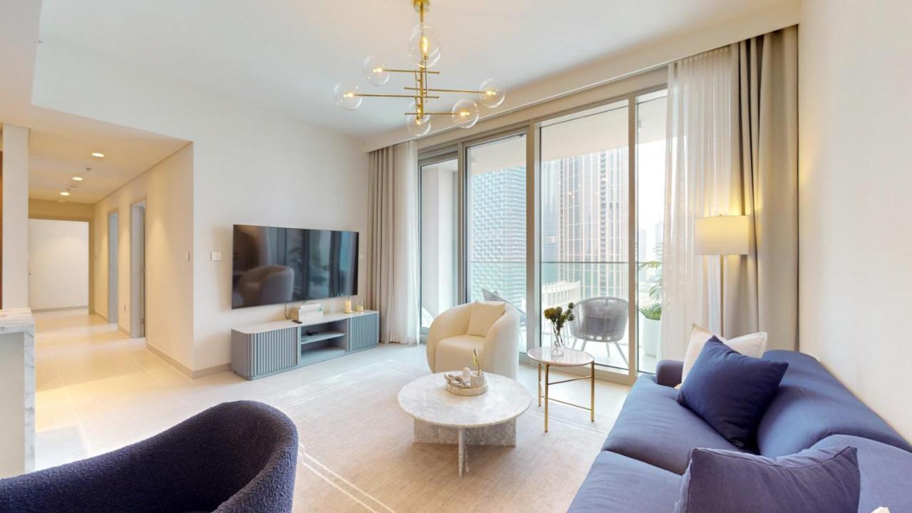 Tower 1 - Chic Three Bedroom With Downtown Views *
