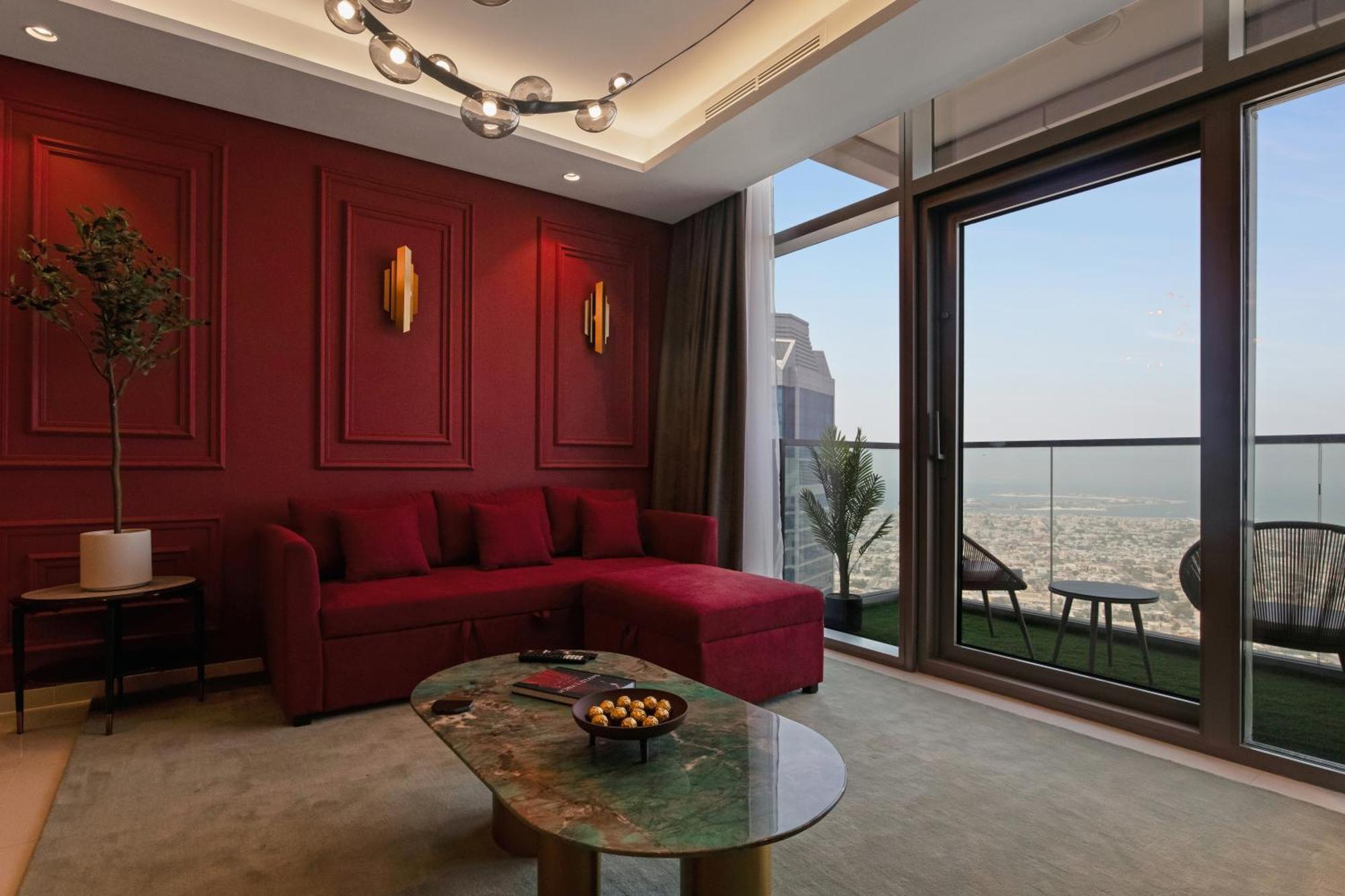 5 Star With Burj View Infinity Pool And Gym Apartment *