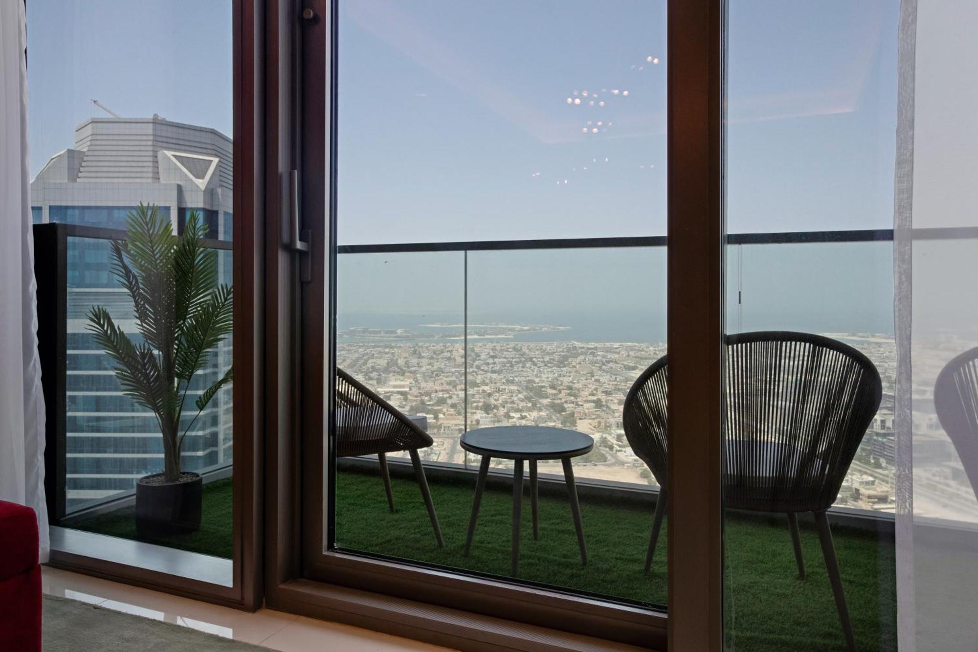 5 Star With Burj View Infinity Pool And Gym