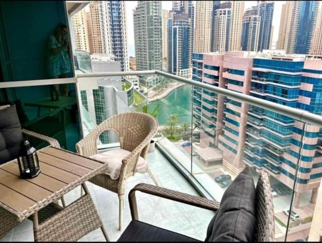 Apartment Marina View With Pool, Gym, Tennis Court, 5 Mins To Dubai