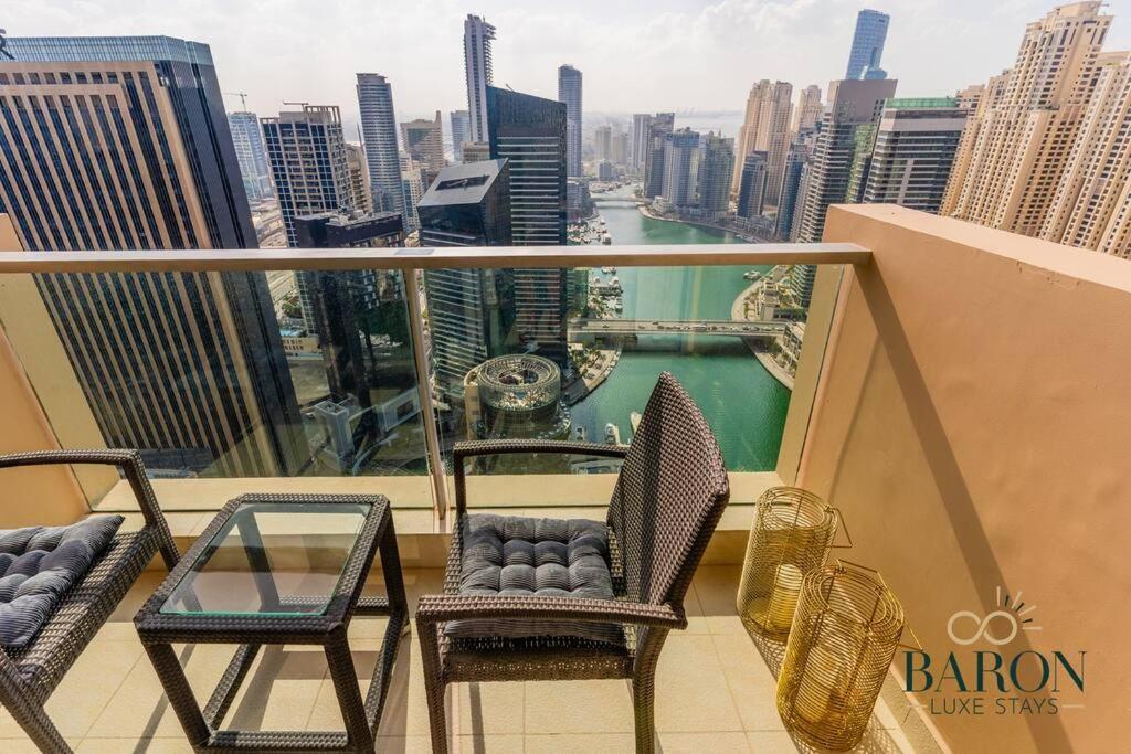 Amazing Studio, Address Marina.