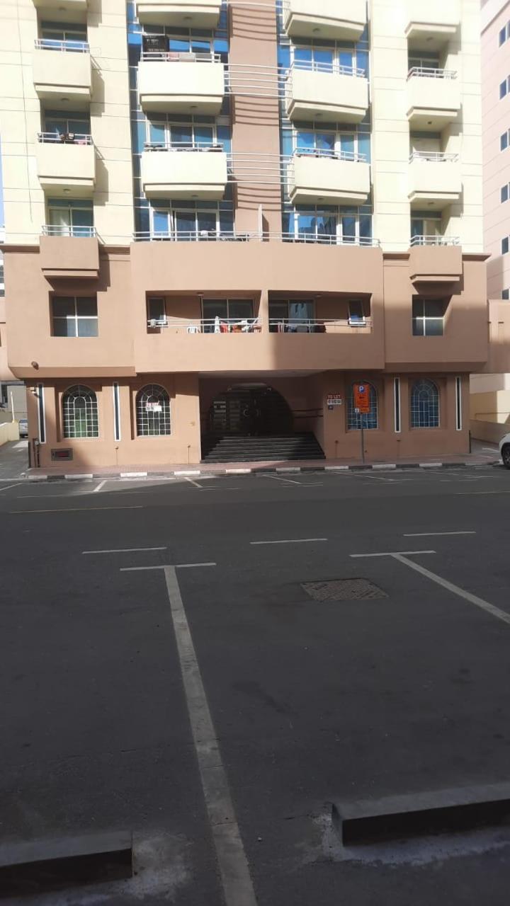 Daily Royal Flat * Dubai