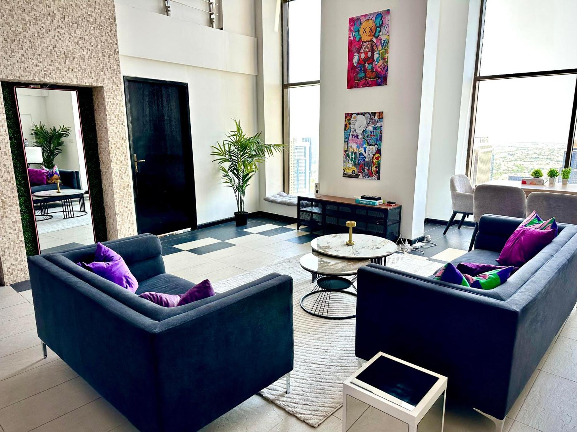 Ora Place Jbr Albergue *