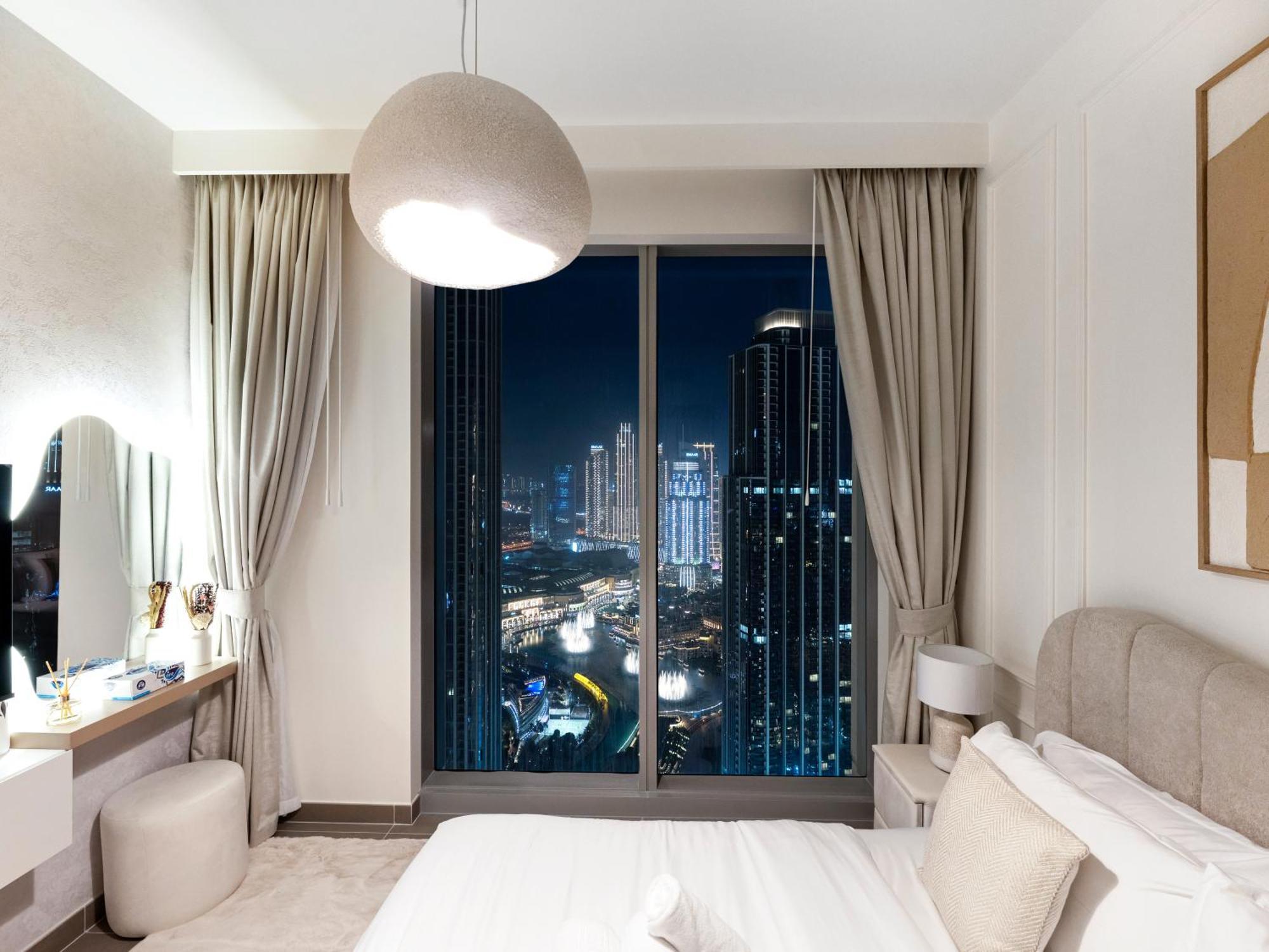 Burj Khalifa Bliss I 4 Bedroom I Burj Khalifa & Fountain Views I Free Gym, Pool, Parking, Wi-fi And Ps5 I By Skyline Serenity *