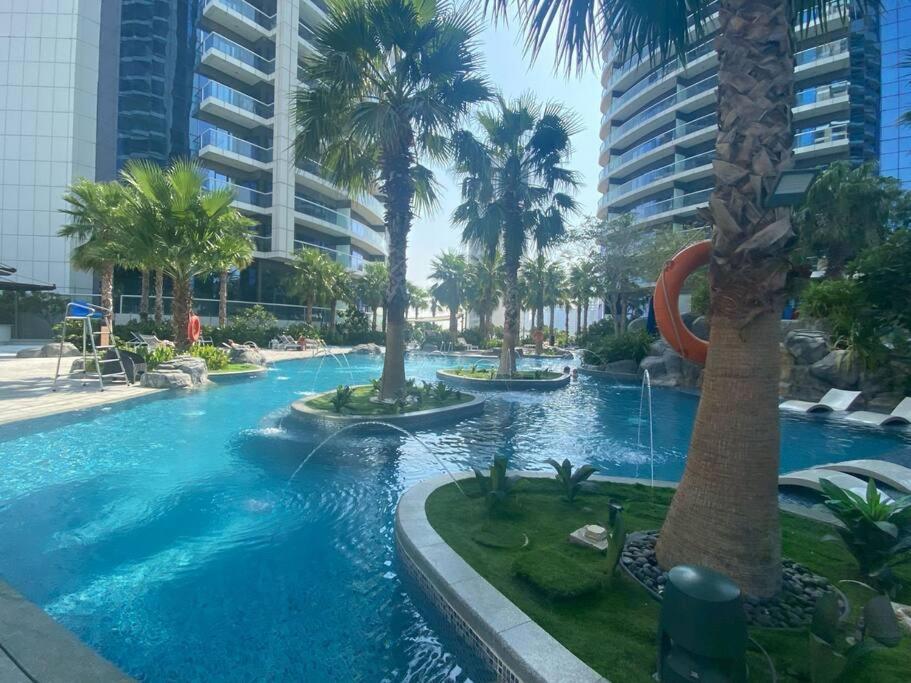 Daire Stunning 2br With Spa, Pool, Gym, Playground *