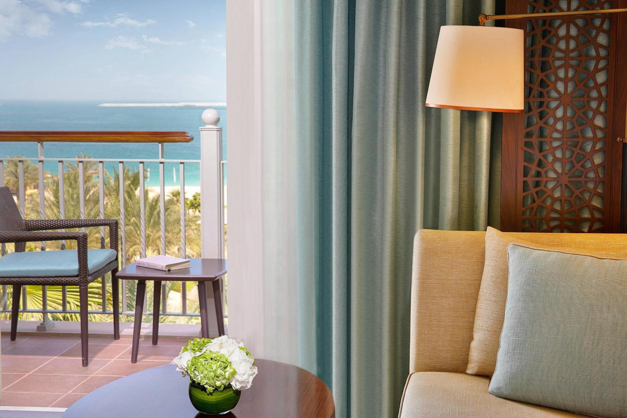 Resort The Ritz-carlton, Dubai