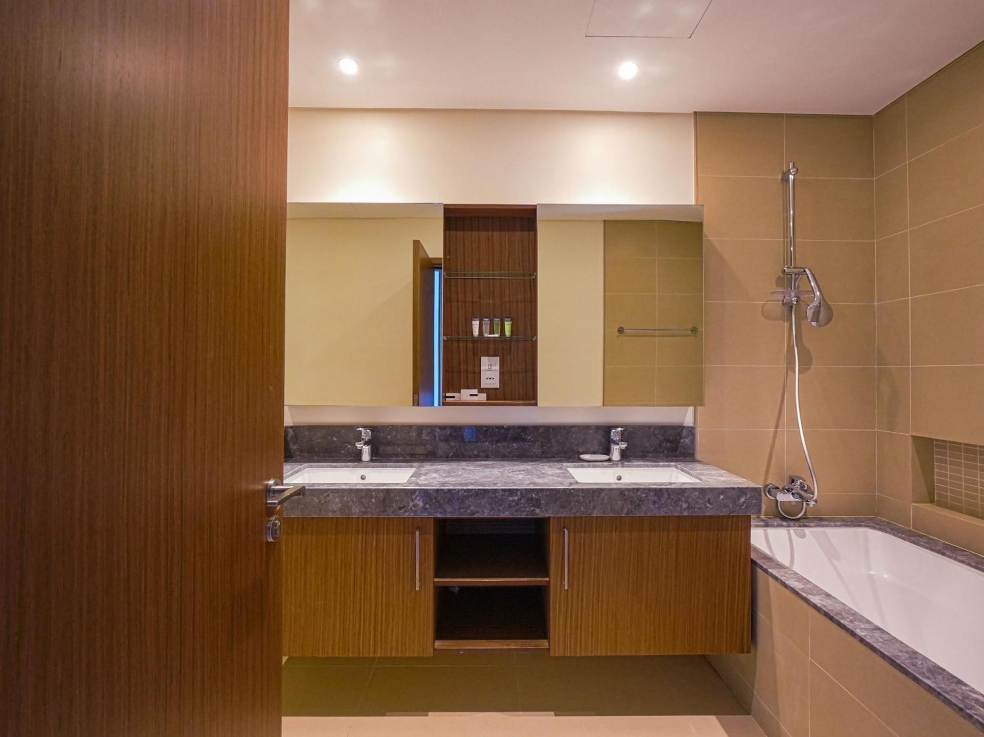 Emaar Marina T1 2br At 52-42 Building T1 With Dual Views - Sea And Ain By Anw Daire