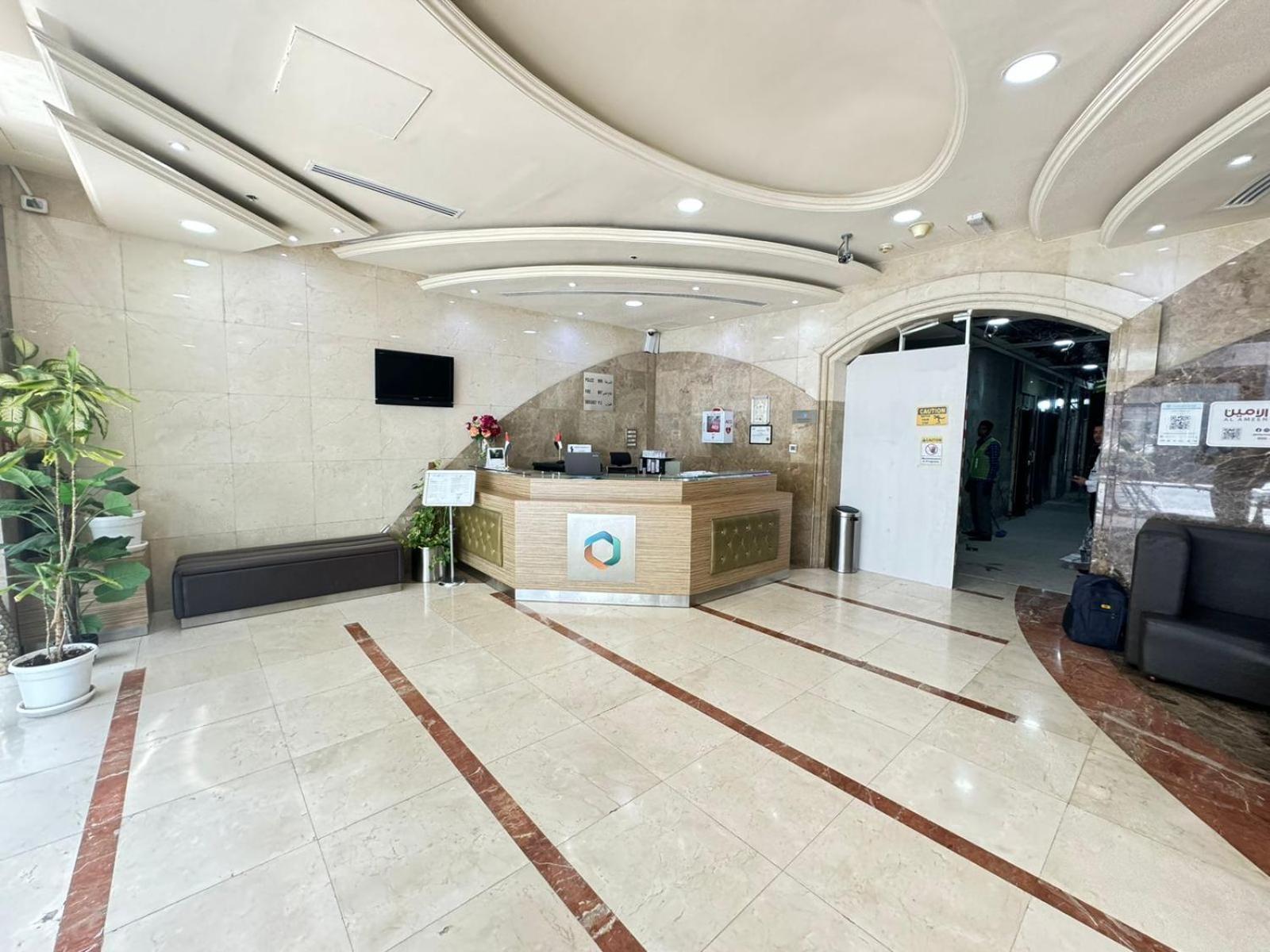 Spacious In Marina Close To Metro And Apartment Dubai