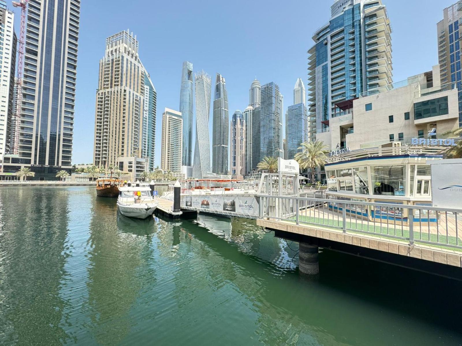Apartment Spacious In Marina Close To Metro And Dubai