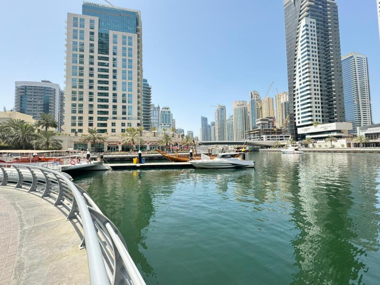 Spacious In Marina Close To Metro And Dubai