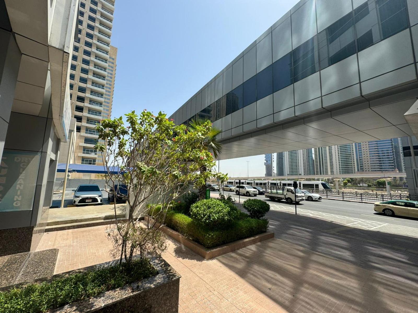 Spacious In Marina Close To Metro And Apartment *