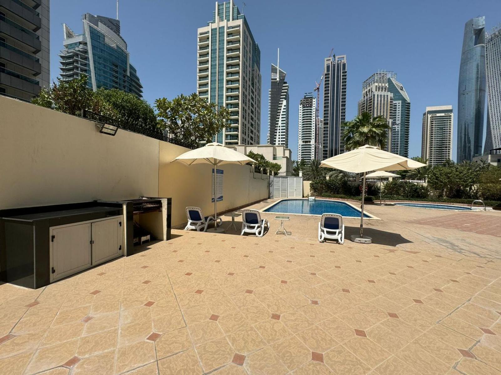 Apartment Spacious In Marina Close To Metro And Dubai