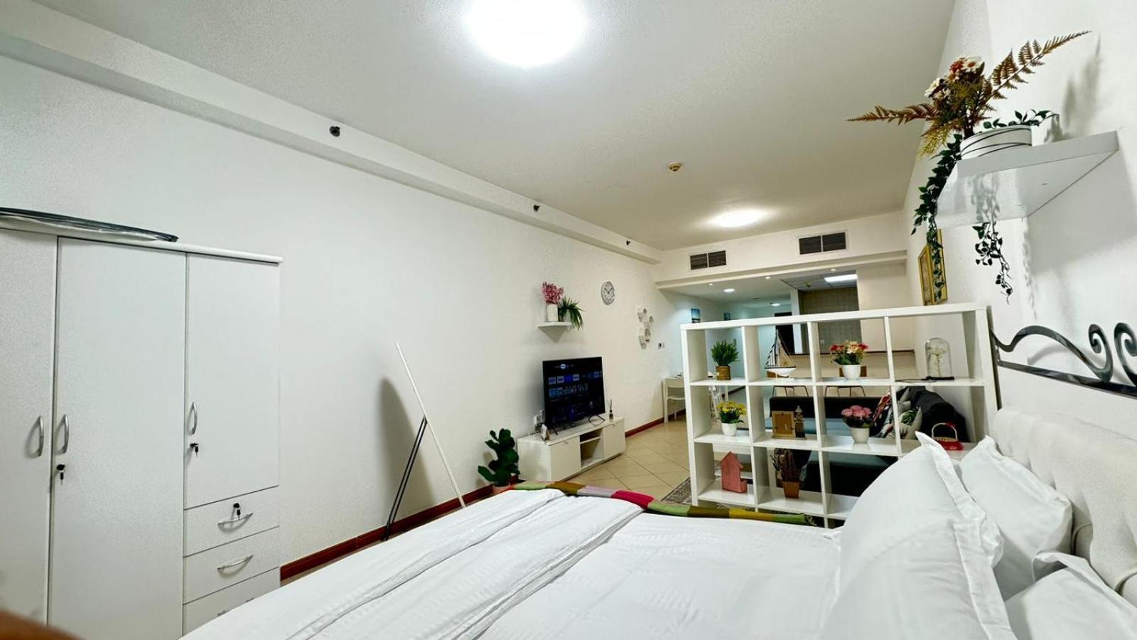 Spacious In Marina Close To Metro And Apartment