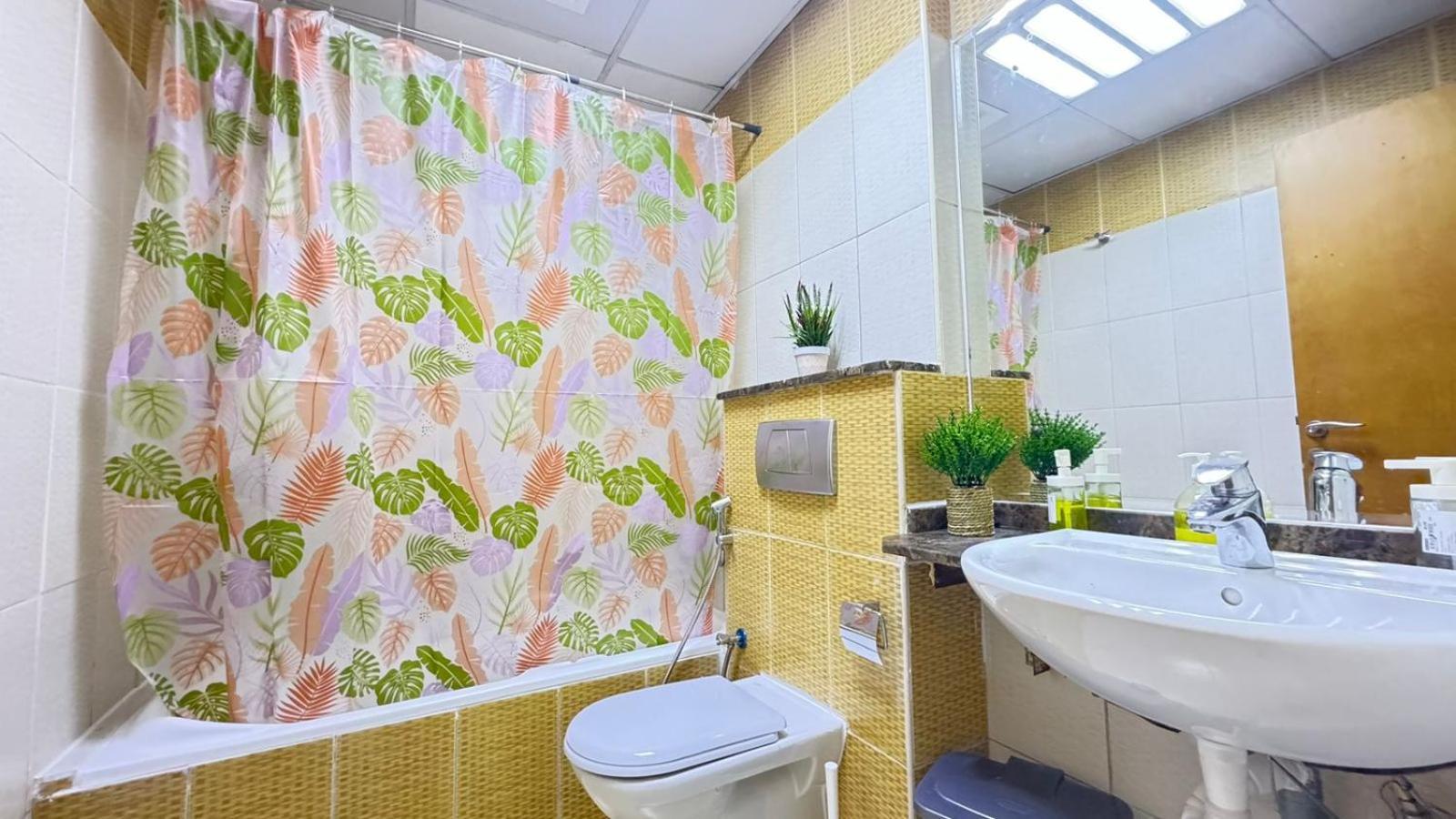 Spacious In Marina Close To Metro And Apartment *