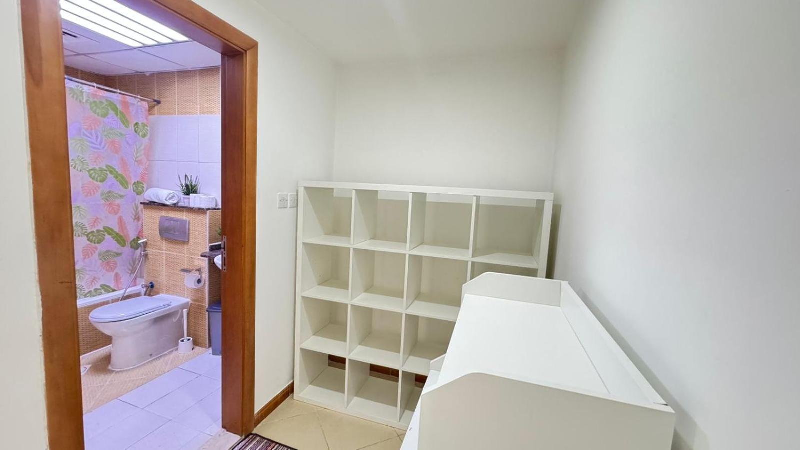 Apartment Spacious In Marina Close To Metro And Dubai