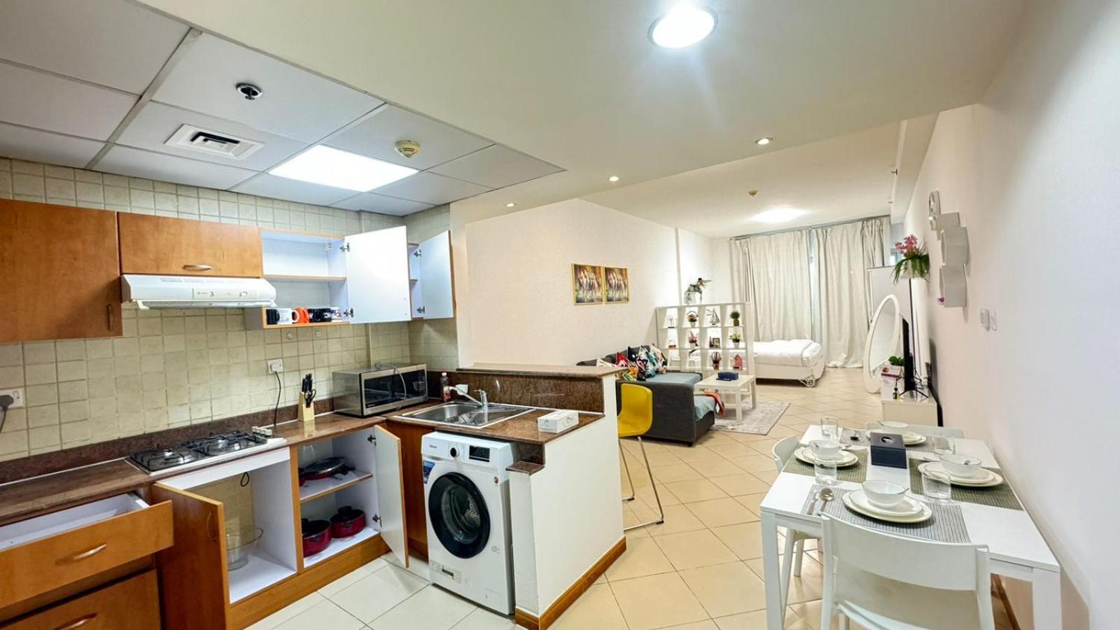 Spacious In Marina Close To Metro And Dubai