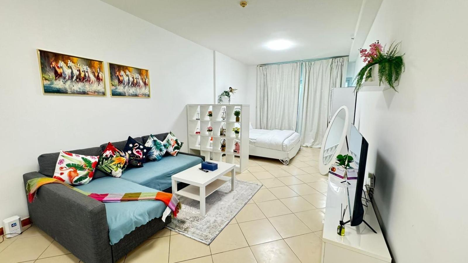 Spacious In Marina Close To Metro And * Dubai