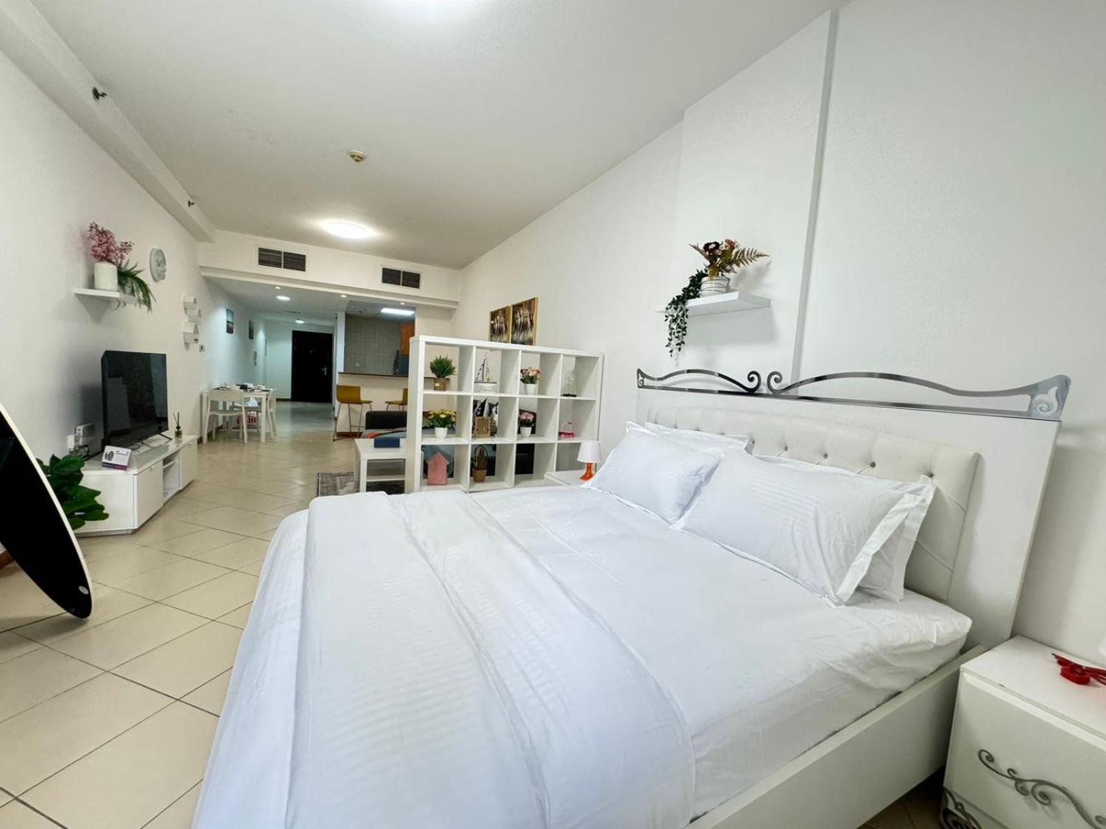 Spacious In Marina Close To Metro And