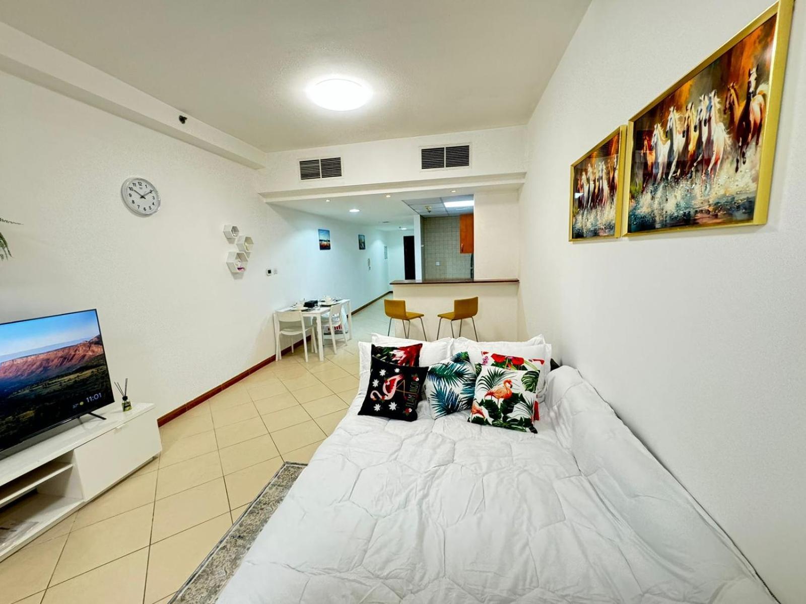 Spacious In Marina Close To Metro And Apartment *