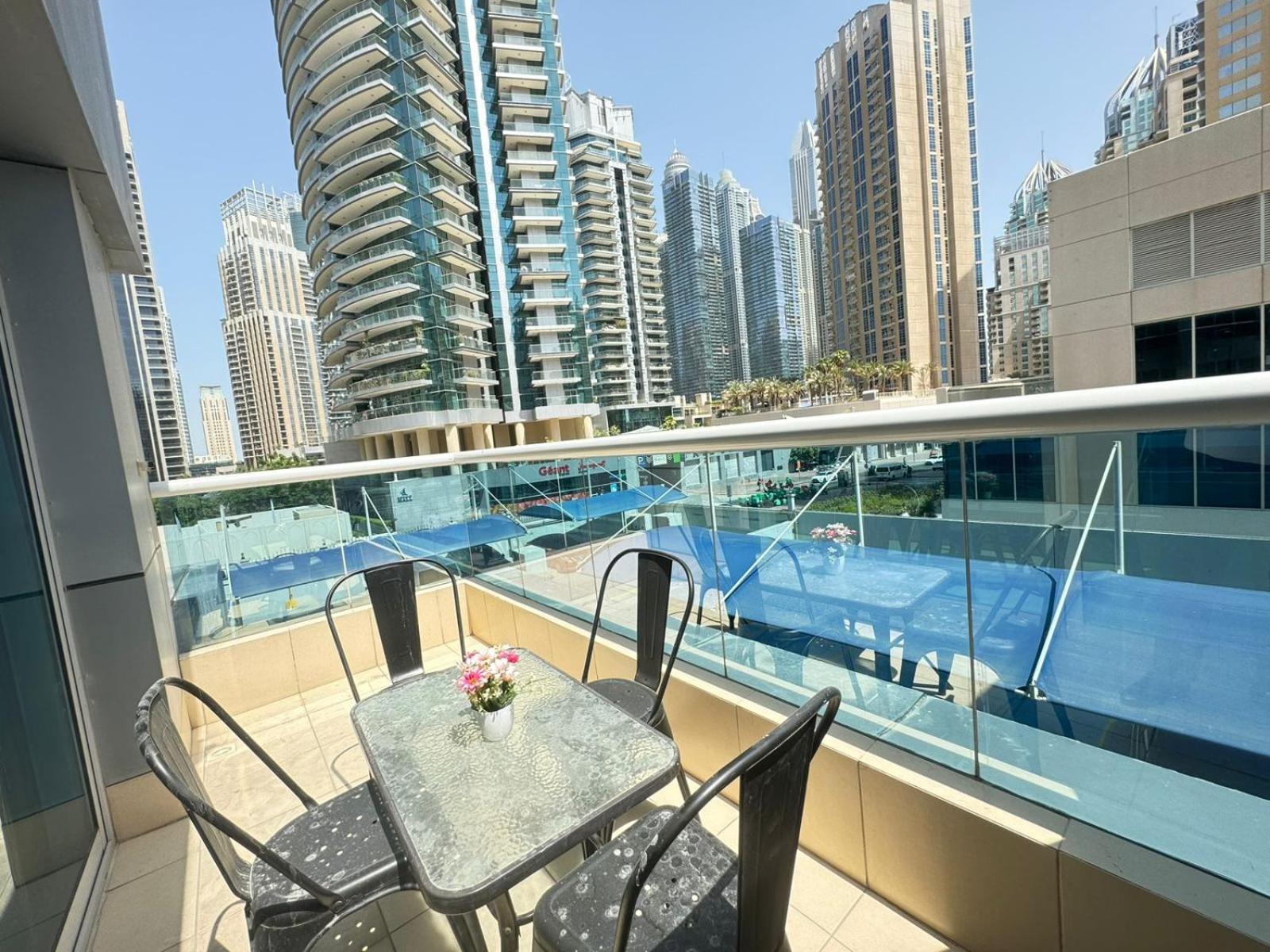 Spacious In Marina Close To Metro And Dubai