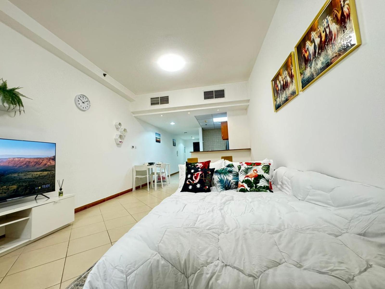 Spacious In Marina Close To Metro And * Dubai
